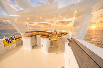 059 Flybridge - Wet Bar