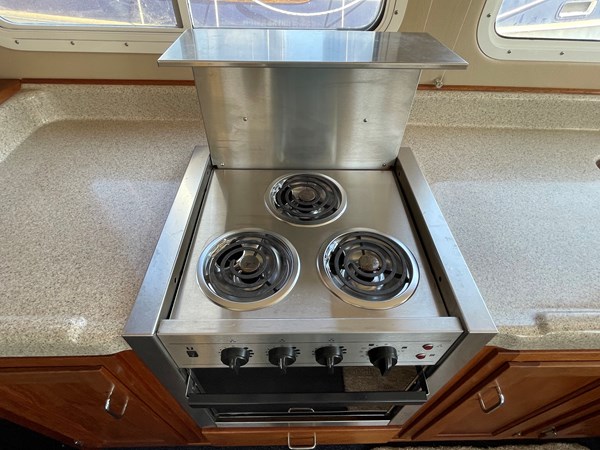Electric stove with oven