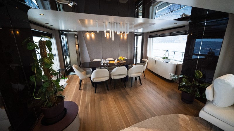 ANA Yacht-58