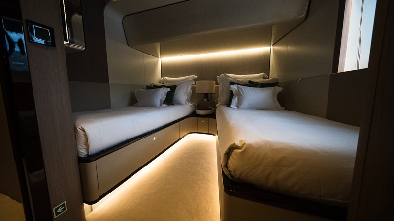 ANA Yacht-15