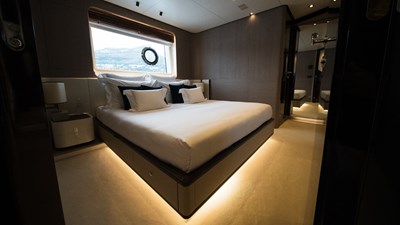 ANA Yacht-22