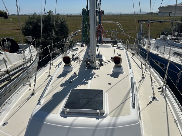 Pacific-Seacraft-40-2002 Cabin Top looking Aft