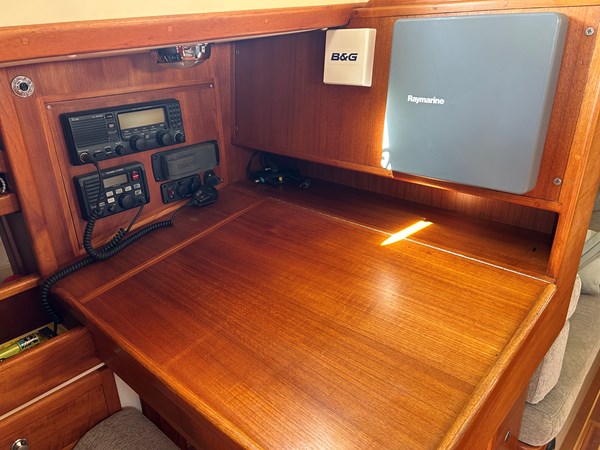Pacific-Seacraft-40-2002 Nav Station