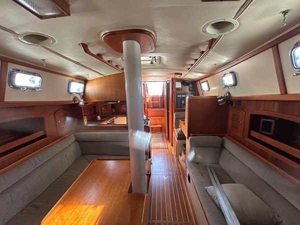 Pacific-Seacraft-40-2002 Salon looking Aft