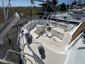 Pacific-Seacraft-40-2002 Cockpit looking Aft