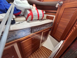 Pacific-Seacraft-40-2002 Forward Stateroom Cabinets/Drawers