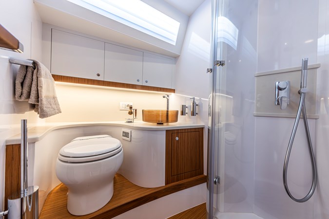Master ensuite bathroom