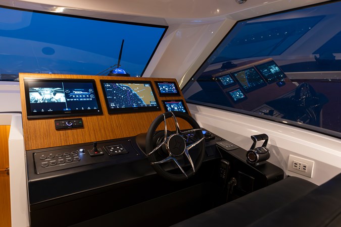 Steering station