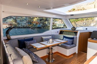 Main deck dining