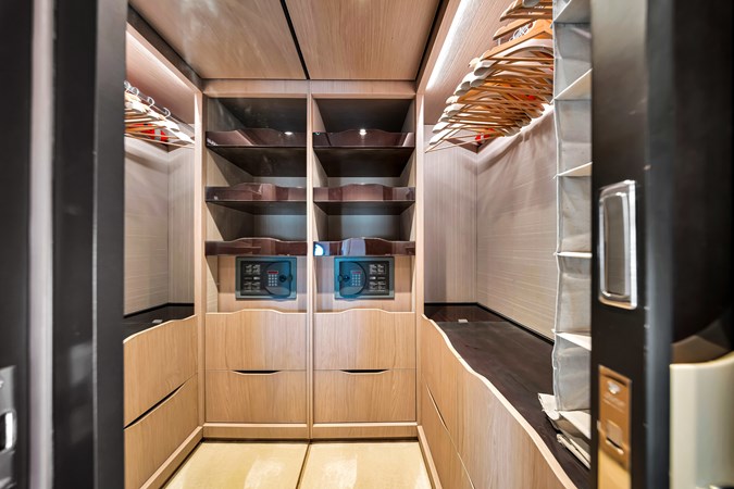 Walk-in Closet