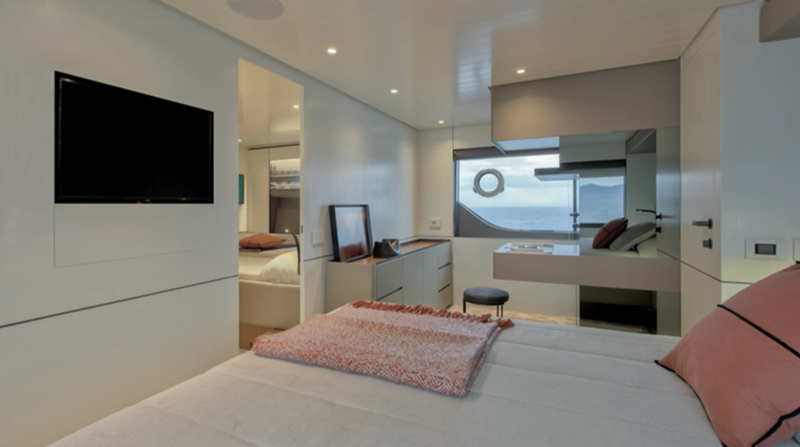 BGX73 master stateroom