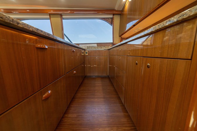 2006 Viking 56