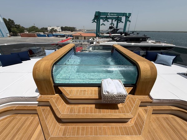 Flybridge Plunge Pool