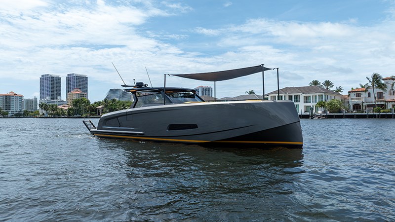 Stbd bow profile