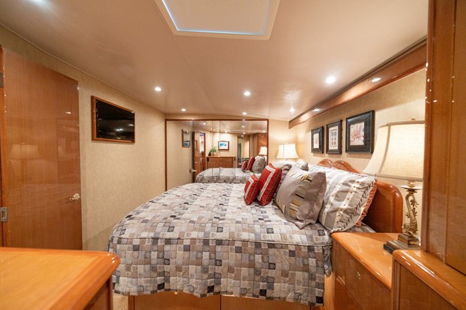 2004 Viking 61 Convertible
