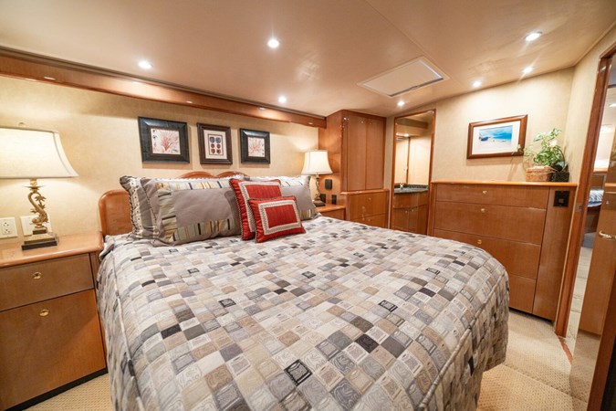 2004 Viking 61 Convertible