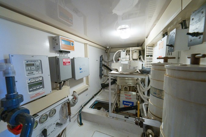 2004 Viking 61 Convertible