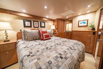 2004 Viking 61 Convertible