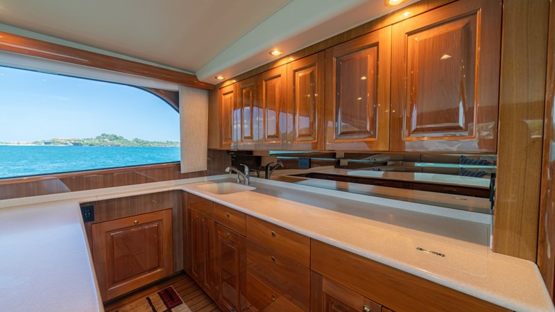 2005 Viking 61 Convertible 'Honey Girl'