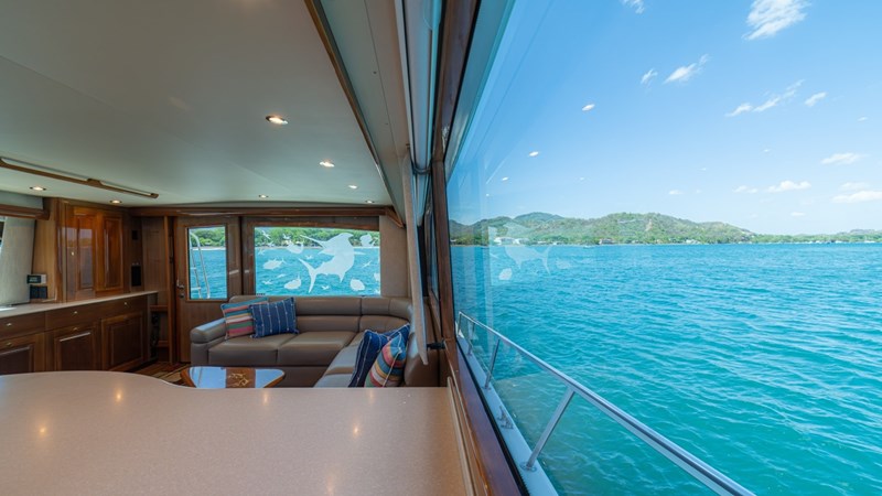 2005 Viking 61 Convertible 'Honey Girl'