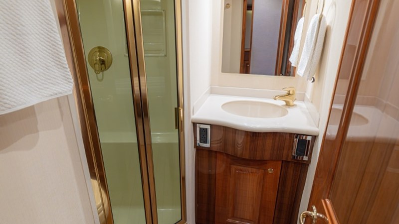 2005 Viking 61 Convertible 'Honey Girl'