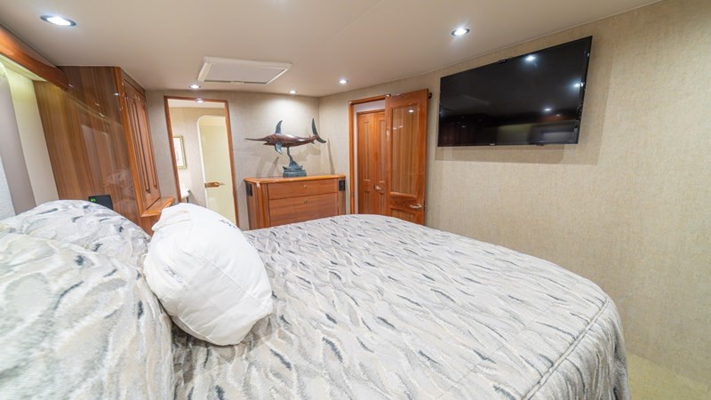 2005 Viking 61 Convertible 'Honey Girl'
