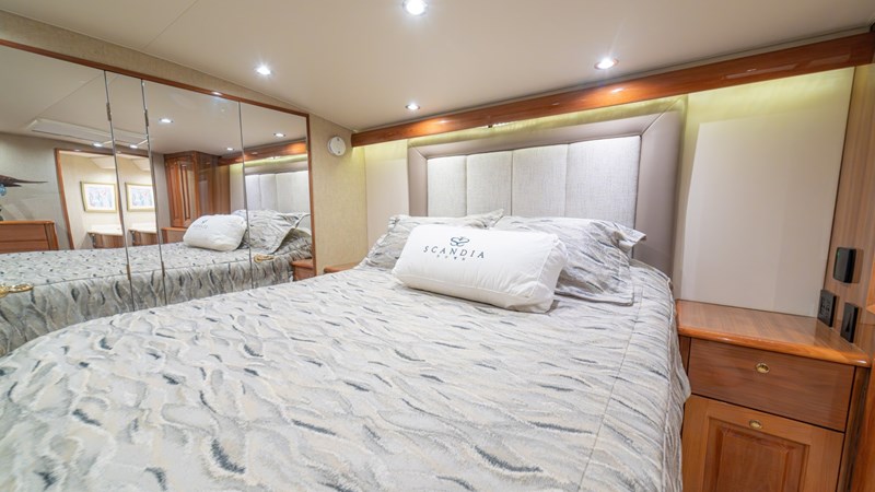2005 Viking 61 Convertible 'Honey Girl'