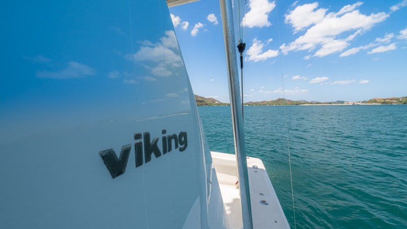 2005 Viking 61 Convertible 'Honey Girl'