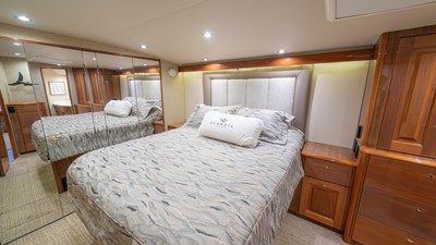2005 Viking 61 Convertible 'Honey Girl'