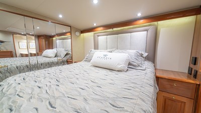 2005 Viking 61 Convertible 'Honey Girl'