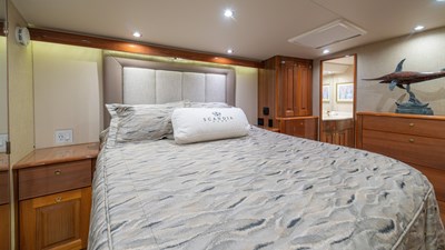 2005 Viking 61 Convertible 'Honey Girl'