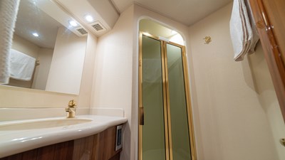 2005 Viking 61 Convertible 'Honey Girl'