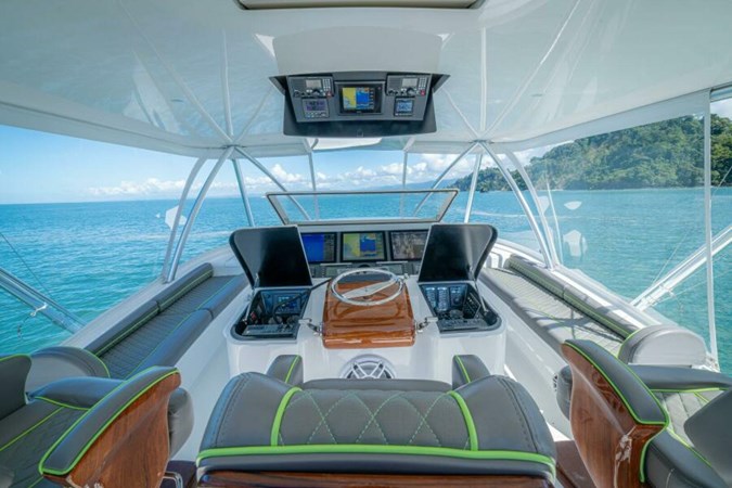 2017 62 Viking Convertible - Offensive