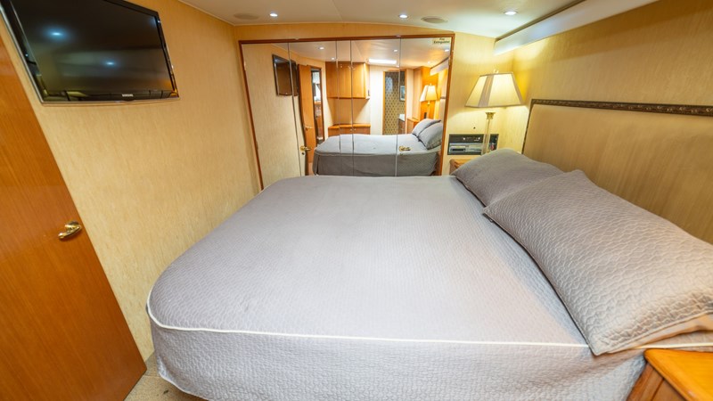 2002 Viking 61 Convertible