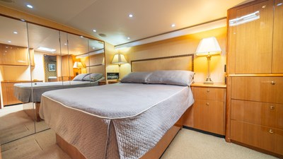 2002 Viking 61 Convertible