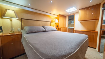 2002 Viking 61 Convertible