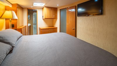 2002 Viking 61 Convertible