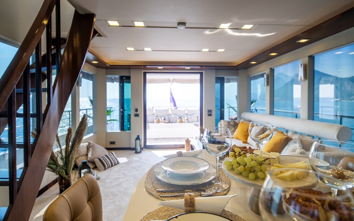 B60 Dzam_Interior3