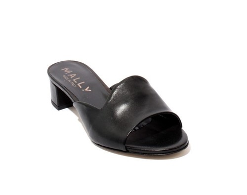 black strappy slides