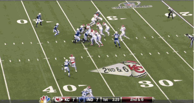 Dwayne Bowe Sheds Tackles on Huge 63-Yard Catch, Thinks About Lateral Toss
