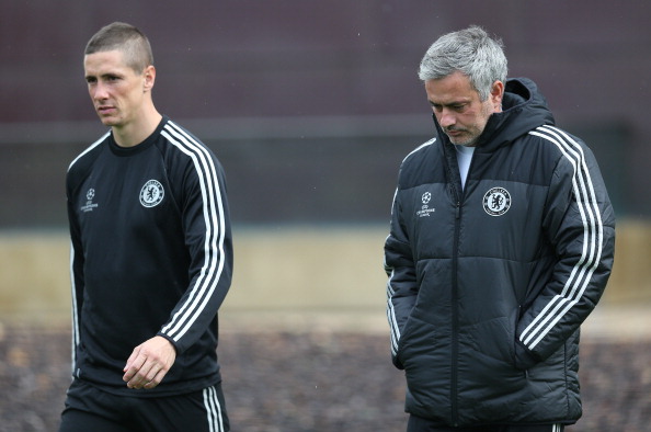 COBHAM, ENGLAND - OCTOBER 21: Chelsea manager Jose Mourinho chats with Fernando Torres during a Chelsea training session ahead of their UEFA Champions League Group E match against Schalke on October 21, 2013 in Cobham, England, (Photo by Charlie Crowhurst/Getty Images)