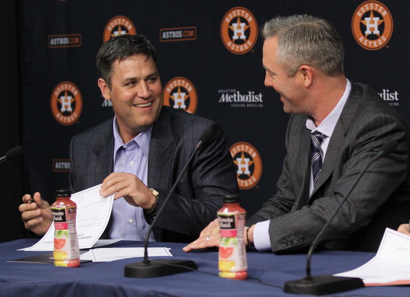 HOUSTON, TX - APRIL 05: Former Houston Astros Lance Berkman signs a one day personel services contract to retire as a Houston Astro at Minute Maid Park on April 5, 2014 in Houston, Texas. Presenting Berkman with the contract is Reid Ryan, President of Business Operations for Houston Astros. (Photo by Bob Levey/Getty Images)
