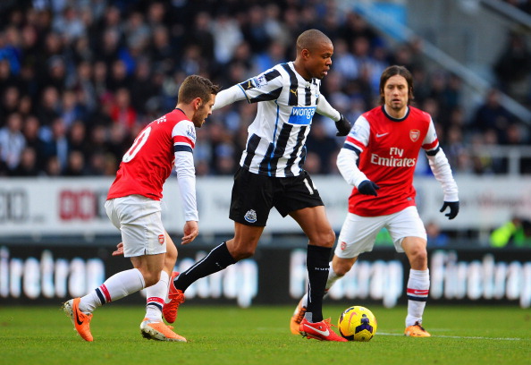 NEWCASTLE UPON TYNE, ENGLAND - DECEMBER 29: Loic Remy of Newcastle United is closed down by Jack Wilshere (L) and Tomas Rosicky of Arsenal during the Barclays Premier League match between Newcastle United and Arsenal at St James' Park on December 29, 2013 in Newcastle upon Tyne, England. (Photo by Michael Regan/Getty Images)