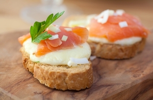 Salmon-crostini