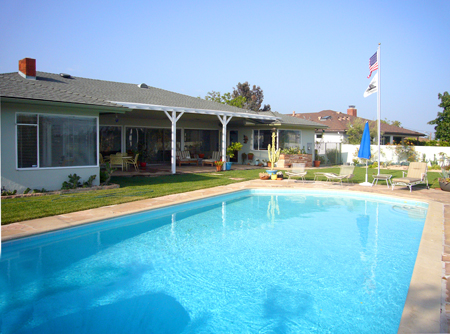 Back yard, after, with new flagpole