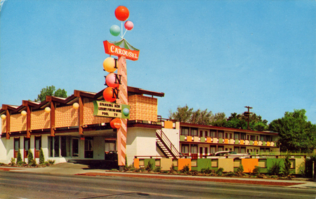 3879947191_ecc91c57d4_b Carousel Inn, it's a circus in every room