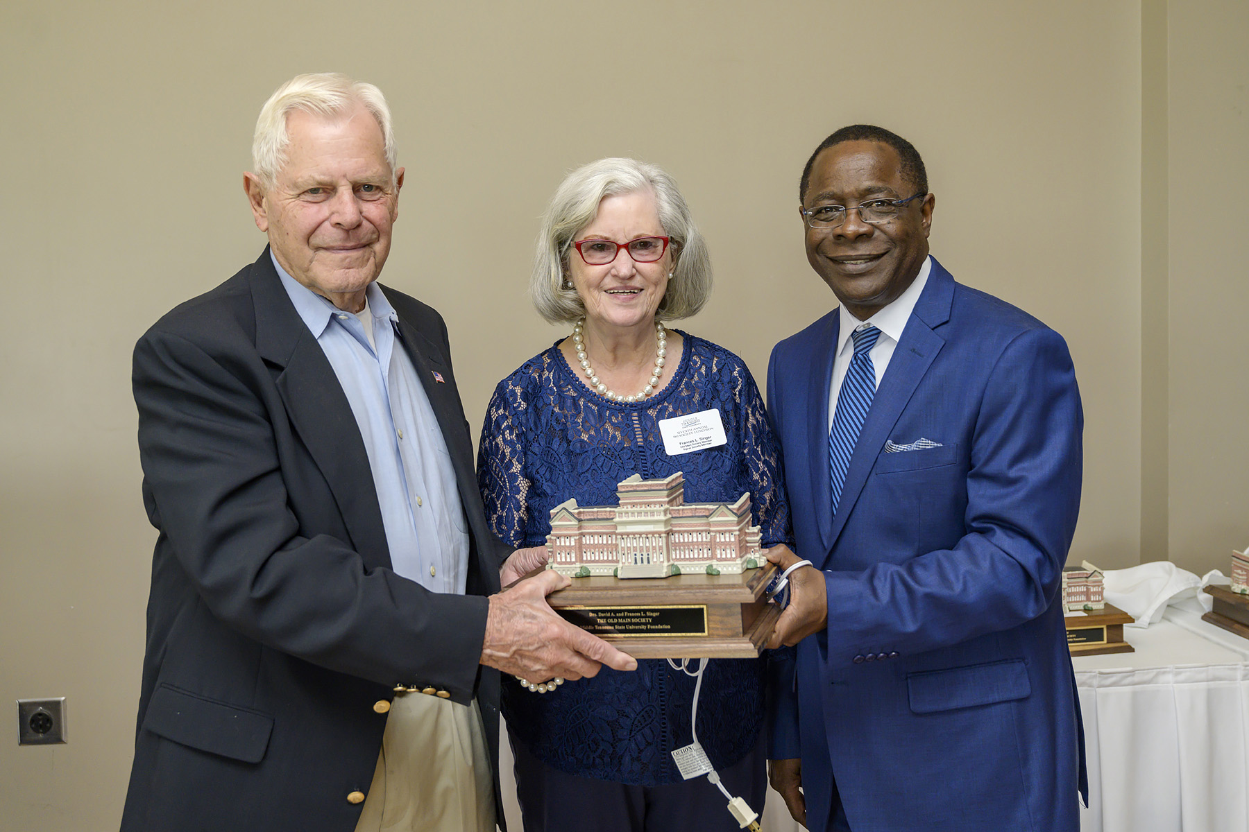 MTSU President Sidney A. McPhee, right, presents David and Frances Singer, Old Main Society members, with a miniature replica of Kirksey Old Main at the seventh annual 1911 Society Luncheon held April 11 at the Stones River Country Club in Murfreesboro. The luncheon honors longtime and estate plan donors to MTSU. (MTSU photo by Andy Heidt)