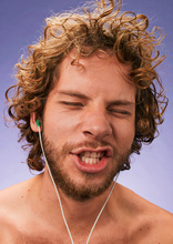 04402_pipe_earphone_green_boy_72dpi