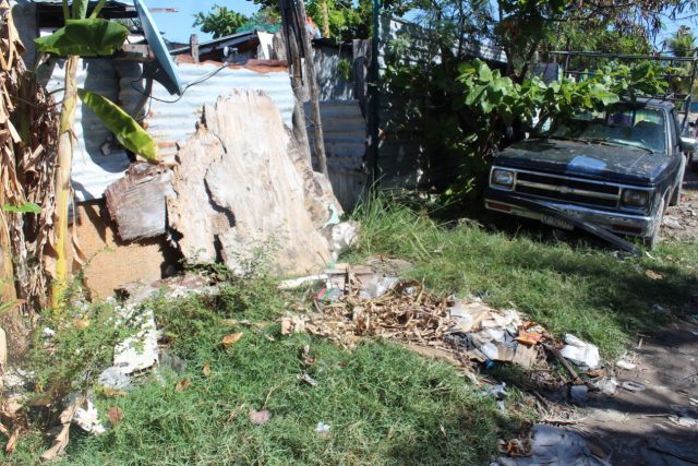 Vecinos solicitan el saneamiento de varias partes de la zona habitacional, así como a la empresa PASA, para que se acerque a recoger la basura que hay en la zona. Vecinos solicitan el saneamiento de varias partes de la zona habitacional, así como a la empresa PASA, para que se acerque a recoger la basura que hay en la zona.