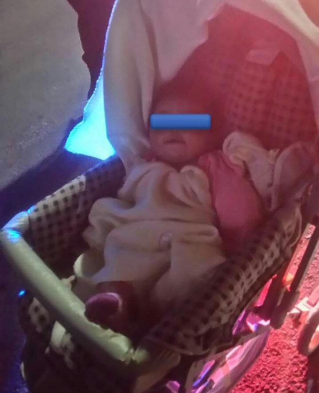 La infante, fue encontrada por unos vecinos, quienes también observaron cómo su mamá se daba a la fuga. La infante, fue encontrada por unos vecinos, quienes también observaron cómo su mamá se daba a la fuga.
